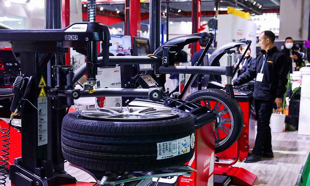 Best Tire Changers for Amateurs and Professionals